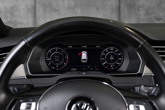 Volkswagen Passat Alltrack 18 of 23