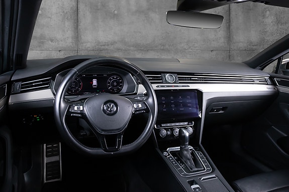 Volkswagen Passat Alltrack 9 of 23