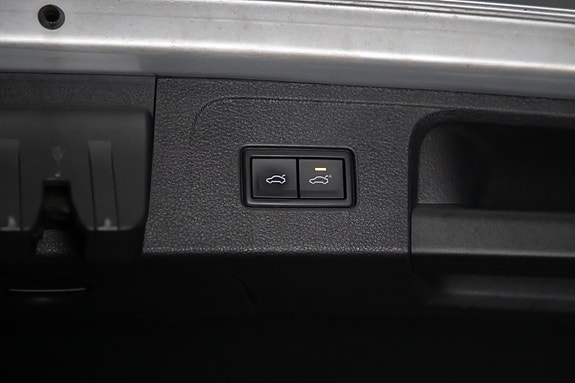 Volkswagen Passat Alltrack 13 of 23