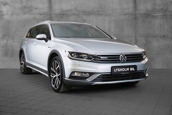Volkswagen Passat Alltrack 2 of 23