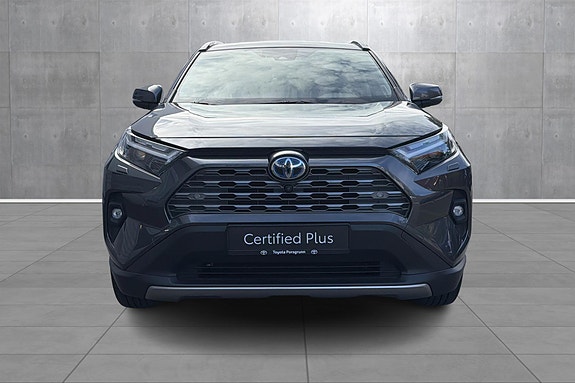 Toyota RAV4 8 of 19
