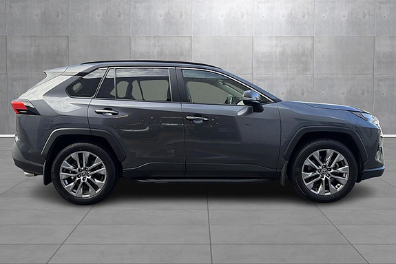 Toyota RAV4 6 of 19