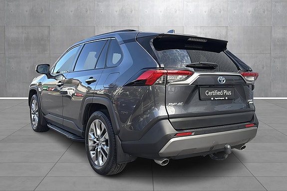 Toyota RAV4 3 of 19