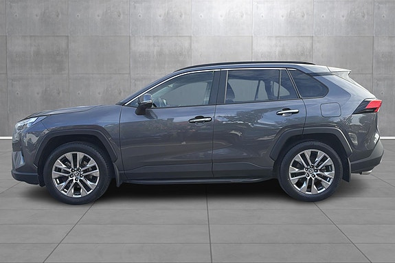 Toyota RAV4 2 of 19