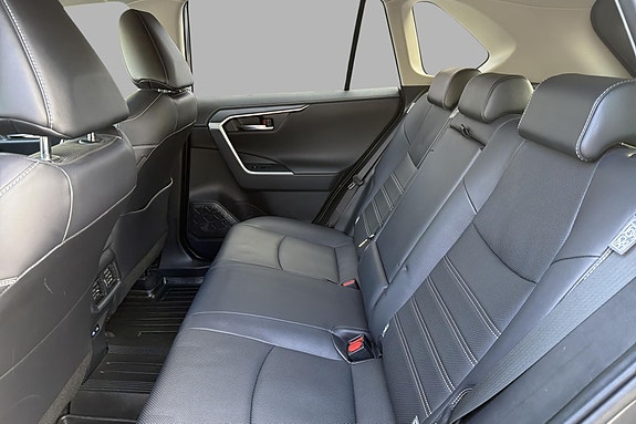 Toyota RAV4 16 of 19