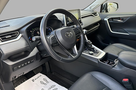 Toyota RAV4 10 of 19