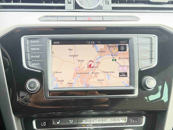 Volkswagen Passat 19 of 29
