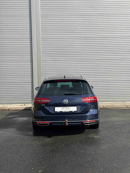 Volkswagen Passat 10 of 29