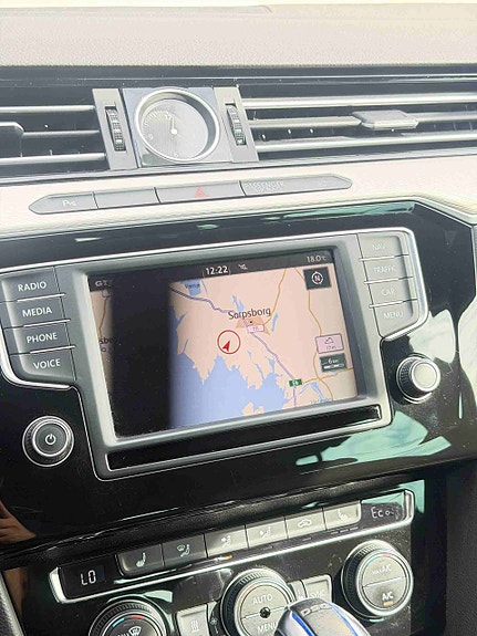 Volkswagen Passat 16 of 29