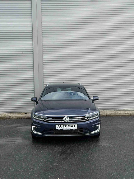 Volkswagen Passat 3 of 29