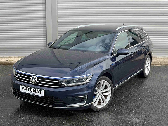 Volkswagen Passat 2 of 29