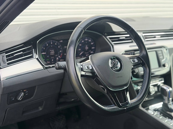 Volkswagen Passat 14 of 29