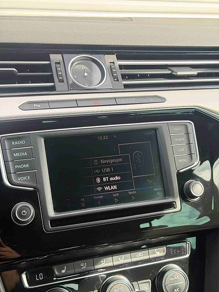 Volkswagen Passat 18 of 29
