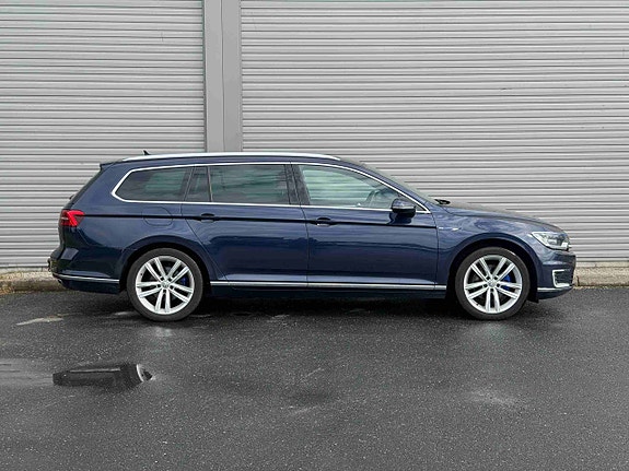 Volkswagen Passat 8 of 29