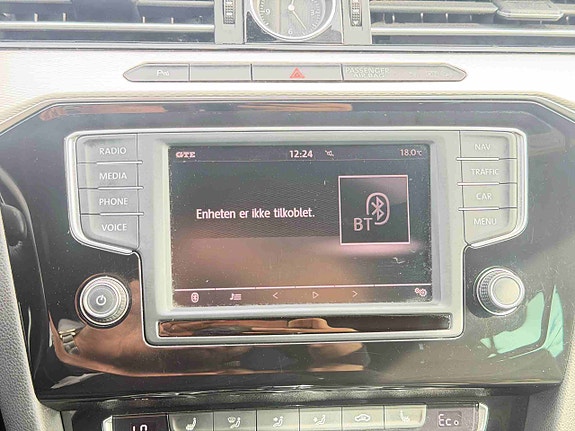 Volkswagen Passat 21 of 29