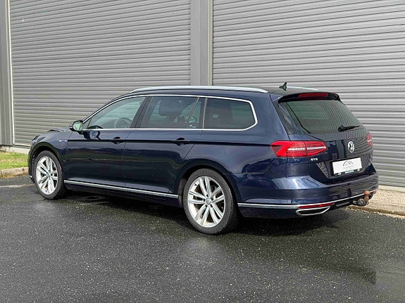 Volkswagen Passat 7 of 29
