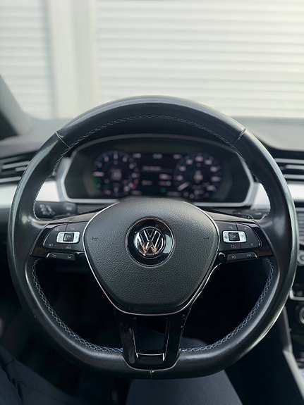Volkswagen Passat 23 of 29