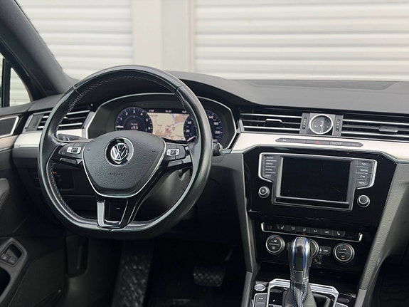 Volkswagen Passat 28 of 29