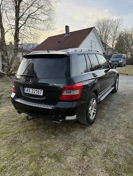 Mercedes-Benz GLK220 4 of 10