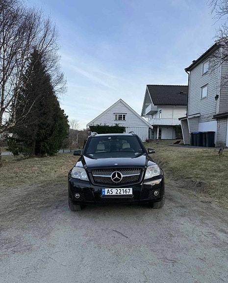 Mercedes-Benz GLK220 3 of 10