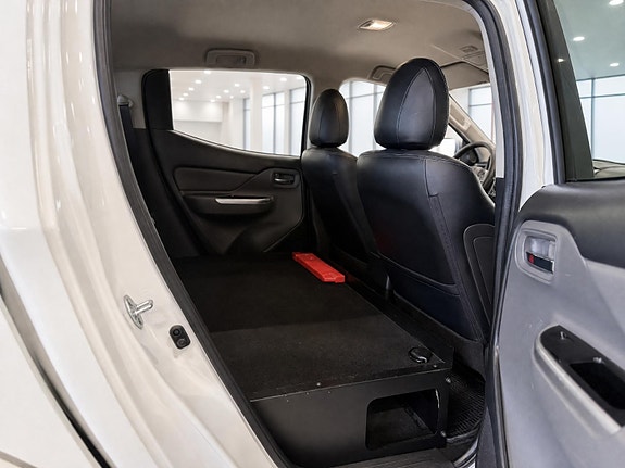 Mitsubishi L200 8 of 18