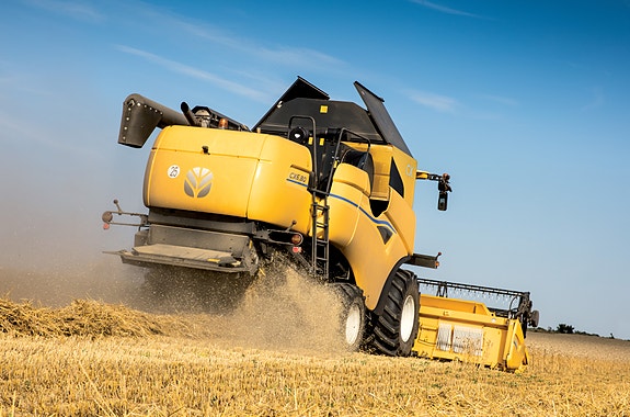 New Holland CX 6.90 2 of 8