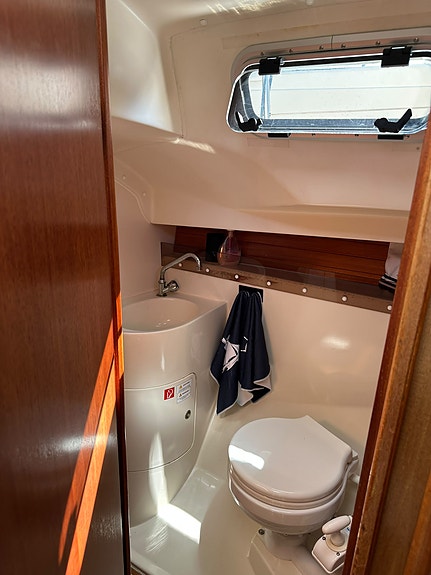 Velholdt Hanse 301 – velutstyrt, lettseilt og turklar 16 of 17