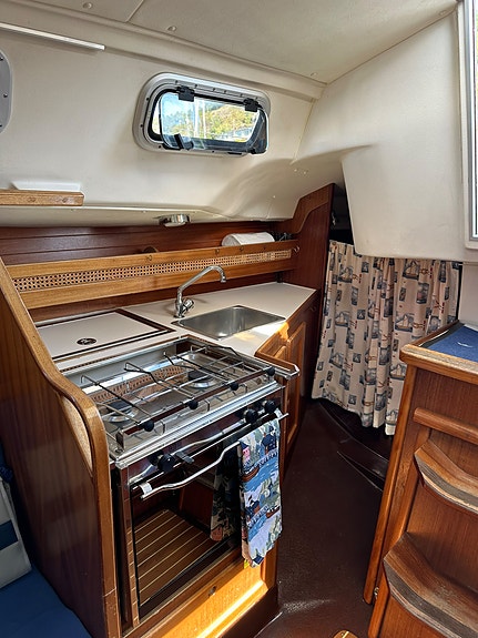 Velholdt Hanse 301 – velutstyrt, lettseilt og turklar 15 of 17