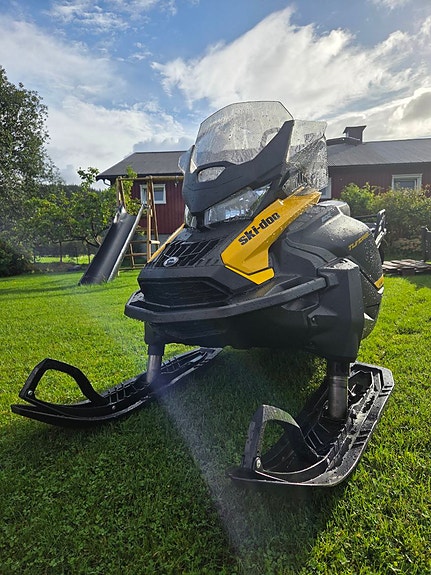 Ski-doo Tundra LT 600 EFI 2 of 7