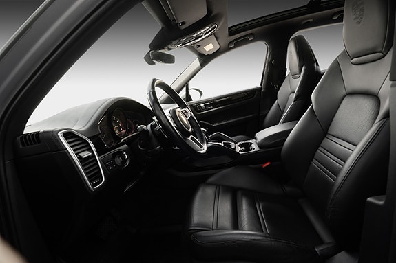 Porsche Cayenne 11 of 30