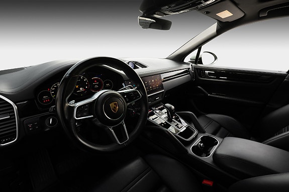 Porsche Cayenne 12 of 30