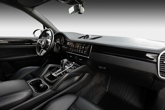 Porsche Cayenne 14 of 30