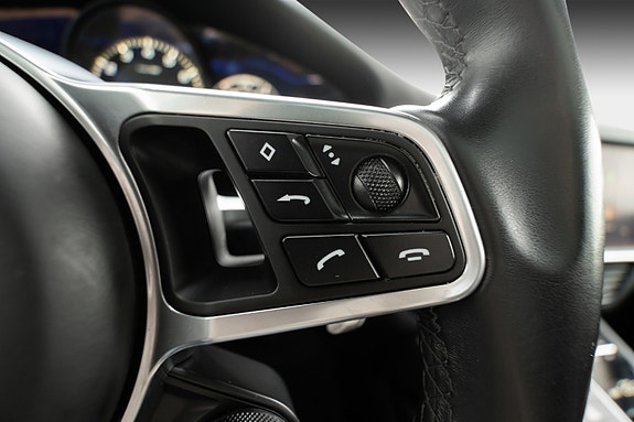 Porsche Cayenne 23 of 30