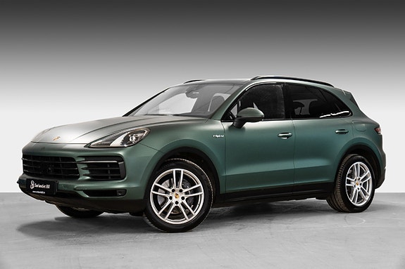 Porsche Cayenne 2 of 30