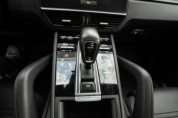 Porsche Cayenne 19 of 30