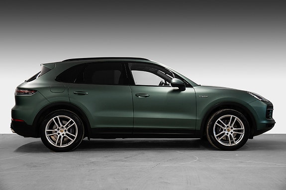 Porsche Cayenne 8 of 30