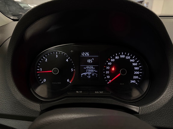 Volkswagen Amarok 22 of 30