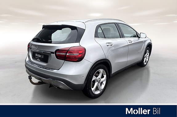 Mercedes-Benz GLA180 5 of 26