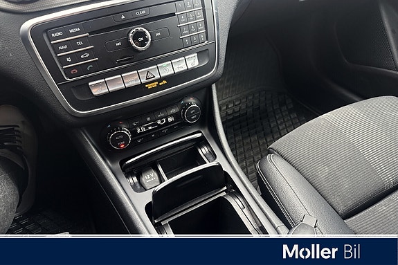 Mercedes-Benz GLA180 24 of 26