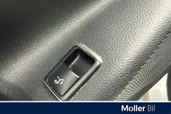 Mercedes-Benz GLA180 25 of 26