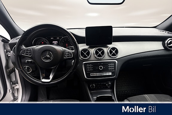 Mercedes-Benz GLA180 12 of 26