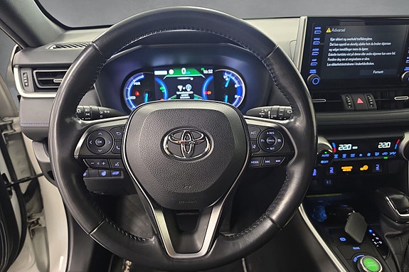 Toyota RAV4 8 of 17