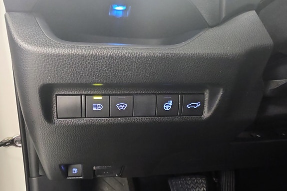 Toyota RAV4 7 of 17