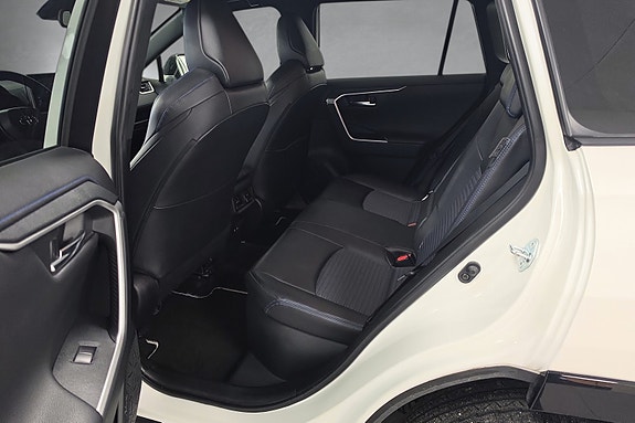 Toyota RAV4 15 of 17
