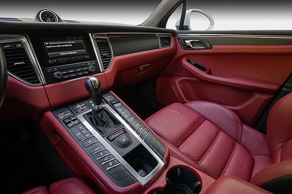 Porsche Macan 18 of 30