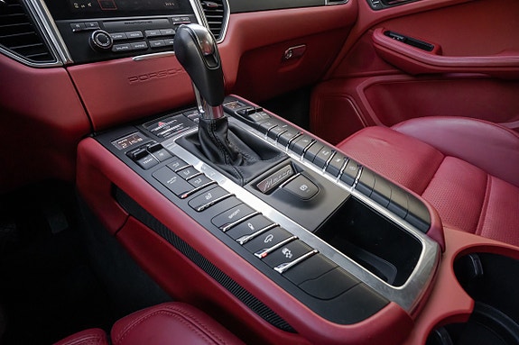 Porsche Macan 19 of 30