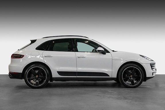 Porsche Macan 7 of 30