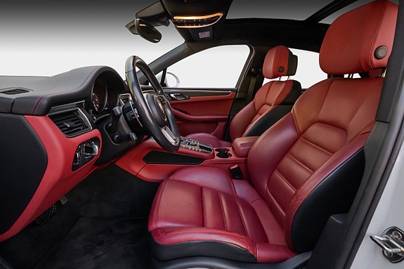 Porsche Macan 10 of 30