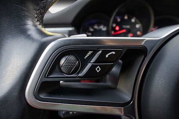 Porsche Macan 23 of 30