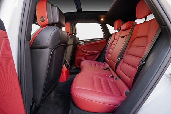 Porsche Macan 29 of 30